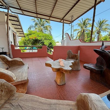 Lava House Hostal Puerto Ayora  Exteriör bild