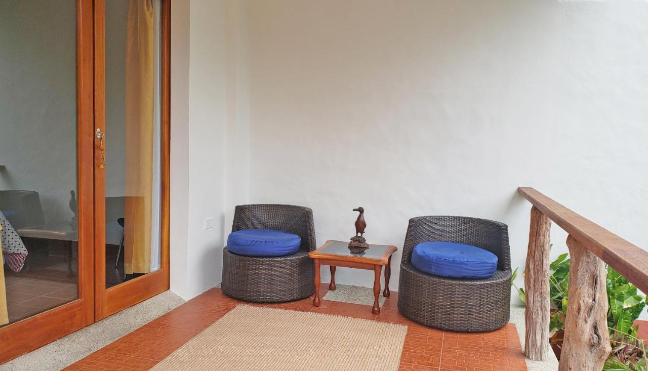 Lava House Hostal Puerto Ayora  Exteriör bild