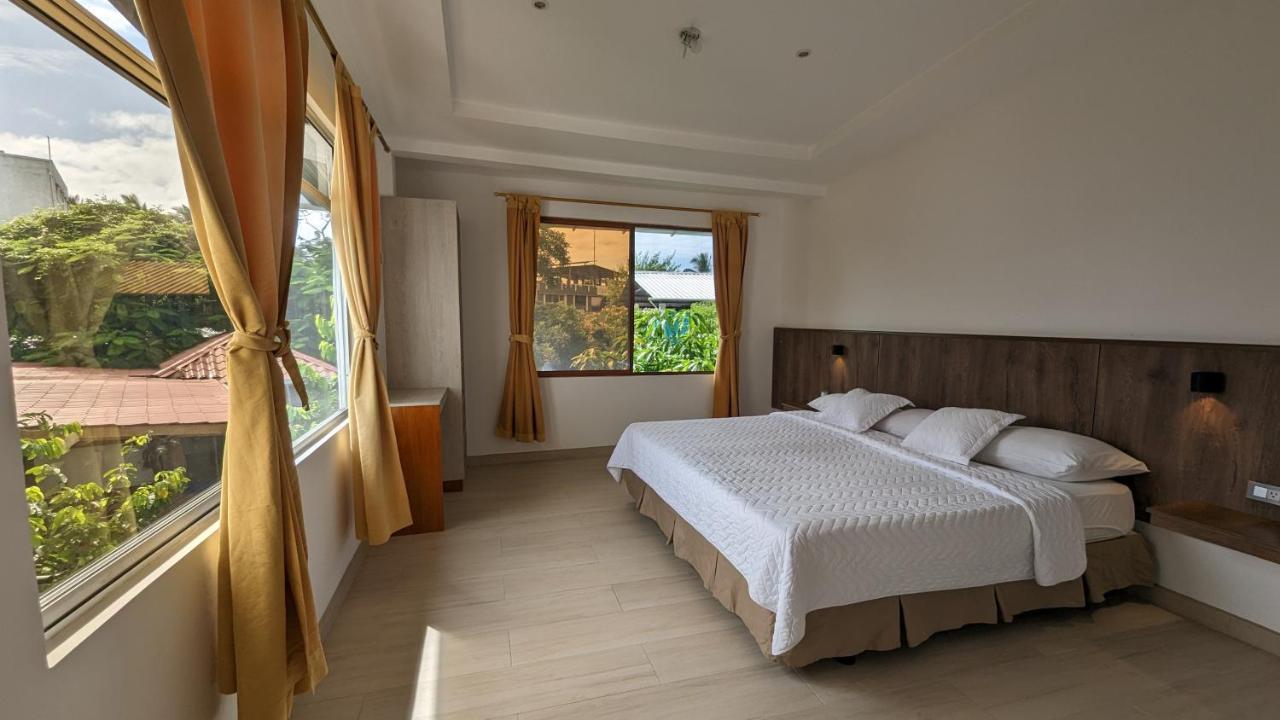 Lava House Hostal Puerto Ayora  Exteriör bild
