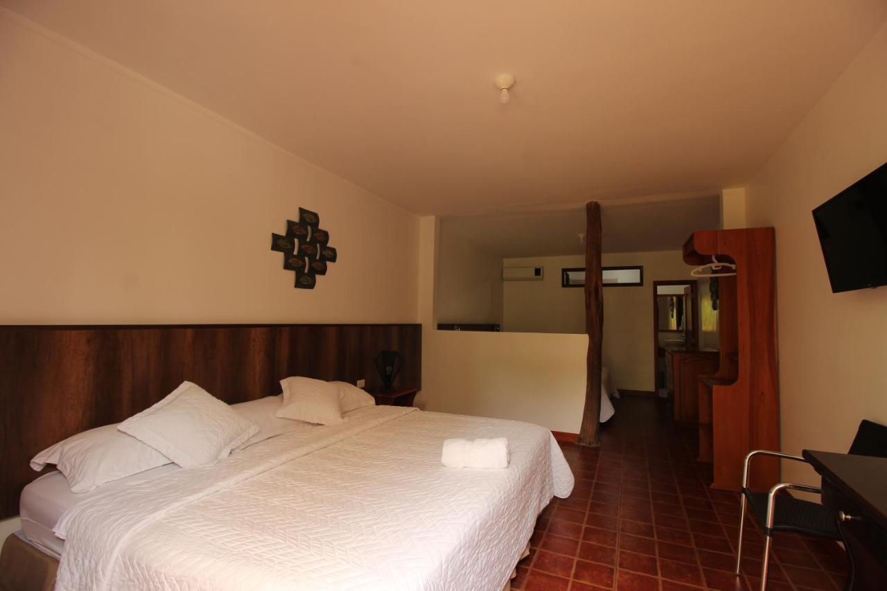 Lava House Hostal Puerto Ayora  Exteriör bild