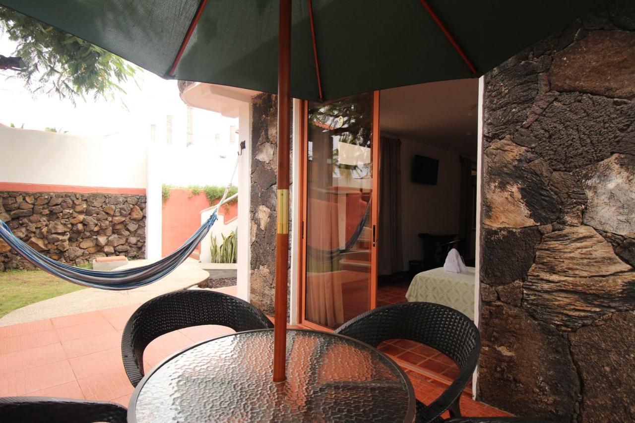 Lava House Hostal Puerto Ayora  Exteriör bild