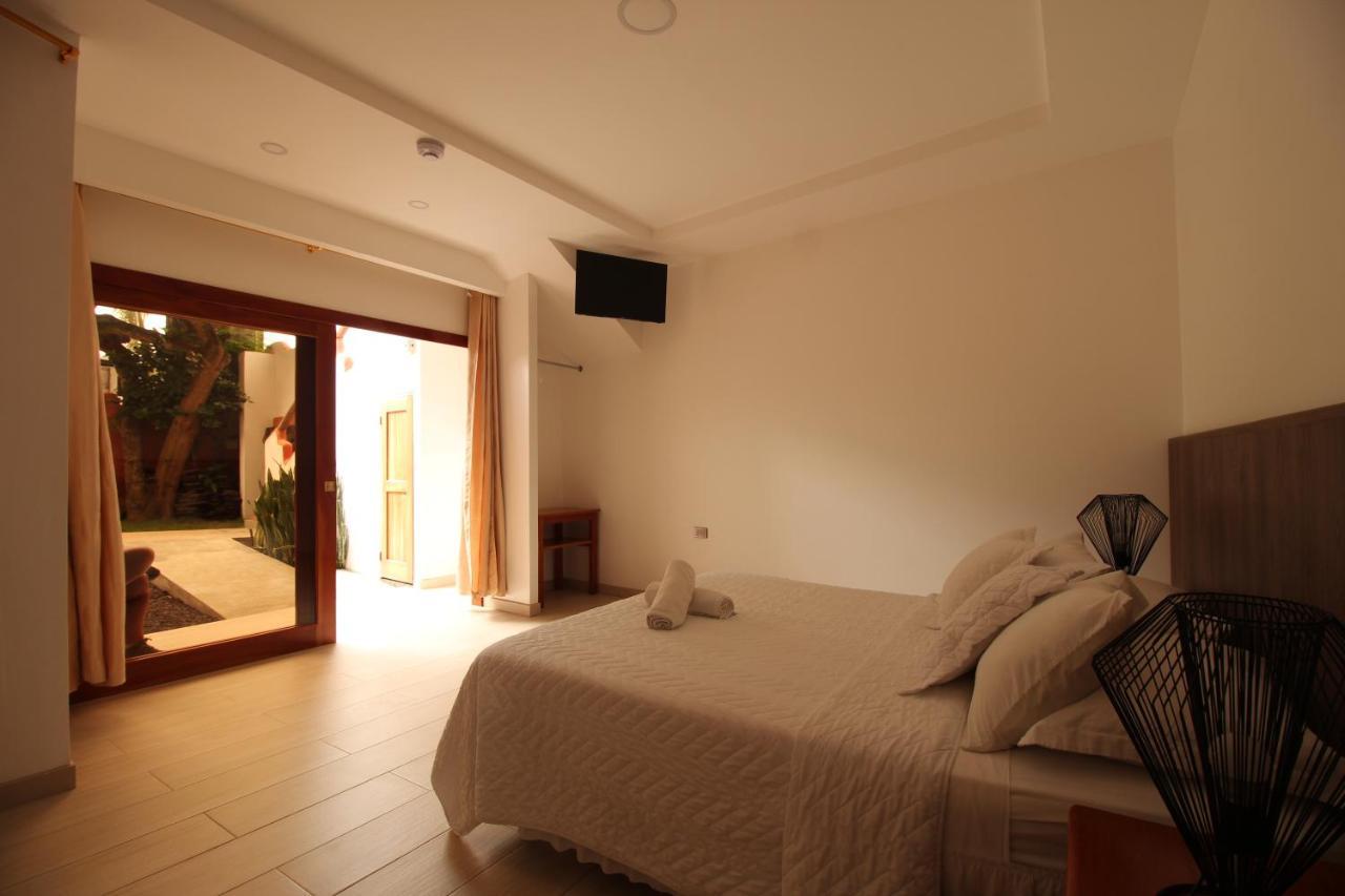 Lava House Hostal Puerto Ayora  Exteriör bild