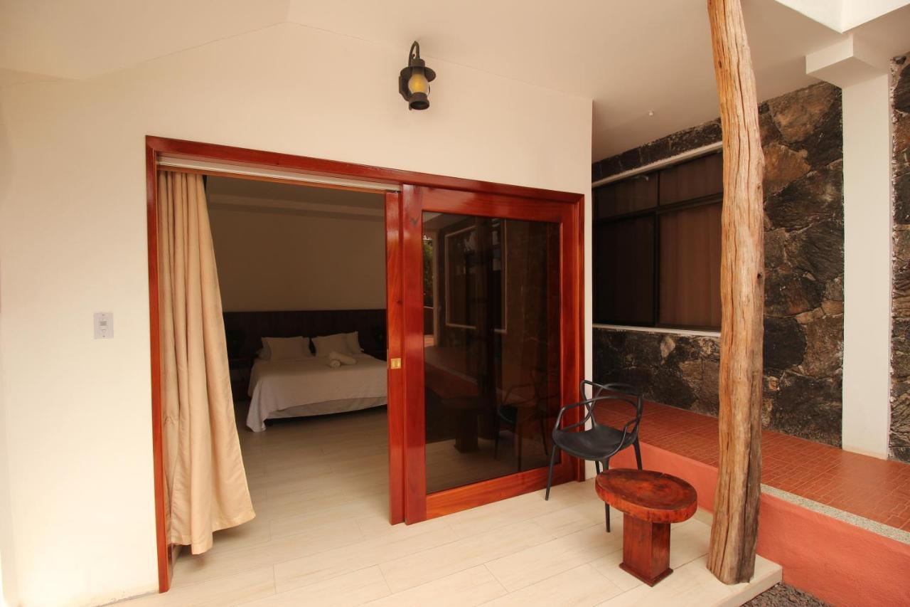 Lava House Hostal Puerto Ayora  Exteriör bild