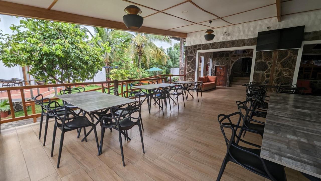 Lava House Hostal Puerto Ayora  Exteriör bild