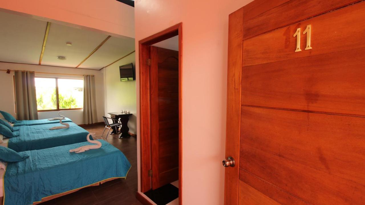 Lava House Hostal Puerto Ayora  Exteriör bild