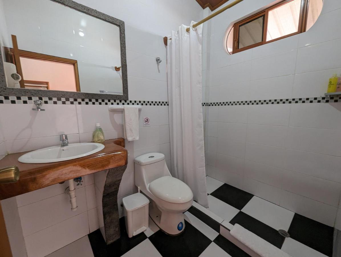 Lava House Hostal Puerto Ayora  Exteriör bild