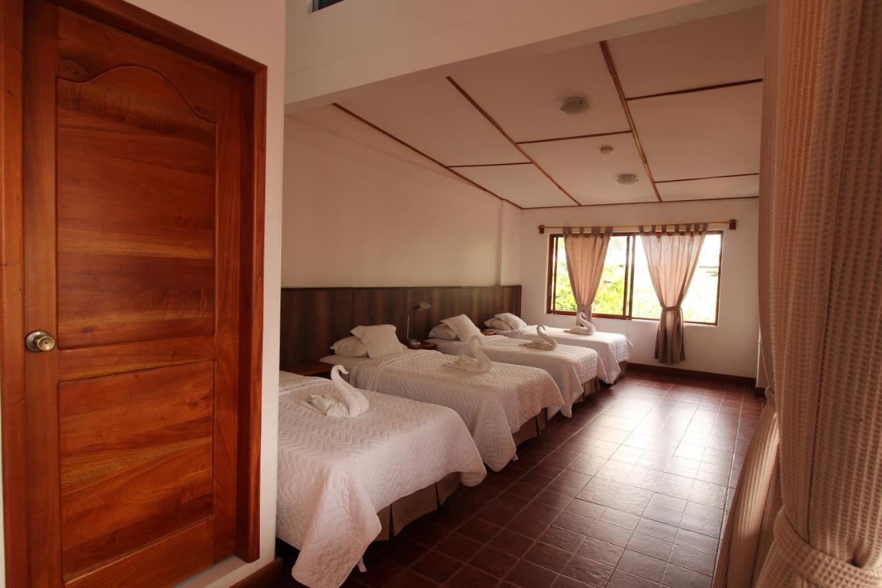 Lava House Hostal Puerto Ayora  Exteriör bild
