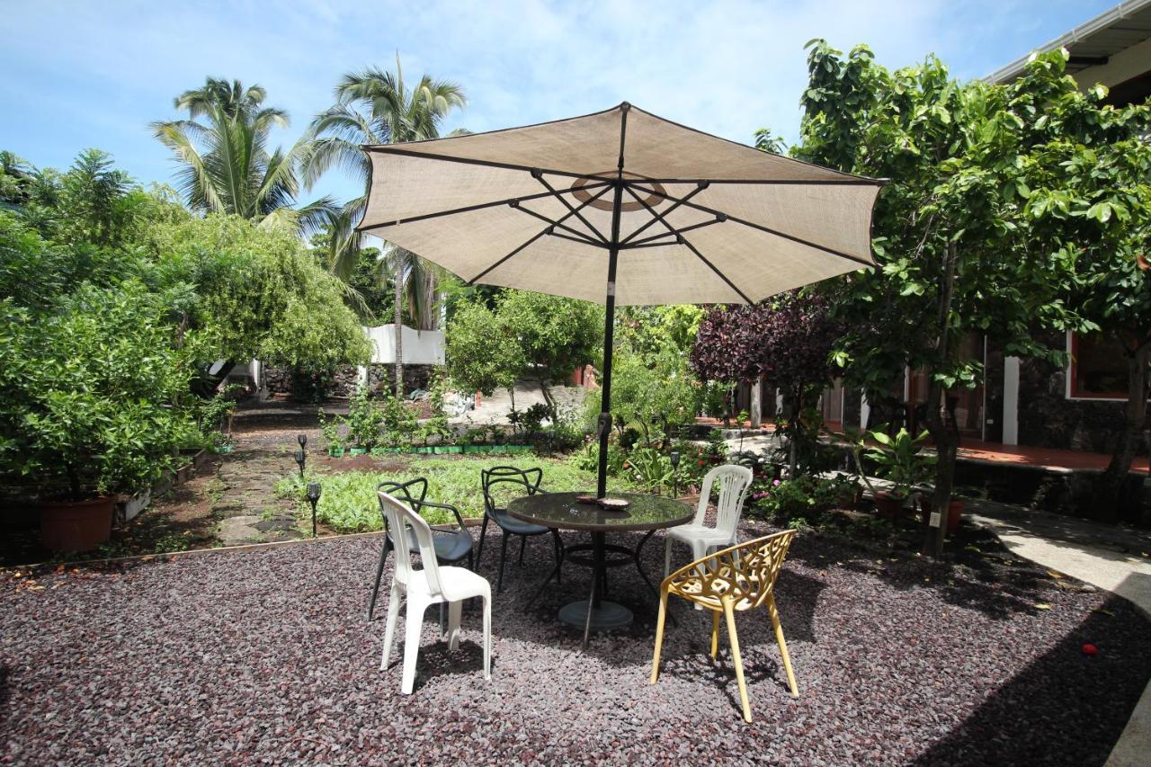Lava House Hostal Puerto Ayora  Exteriör bild