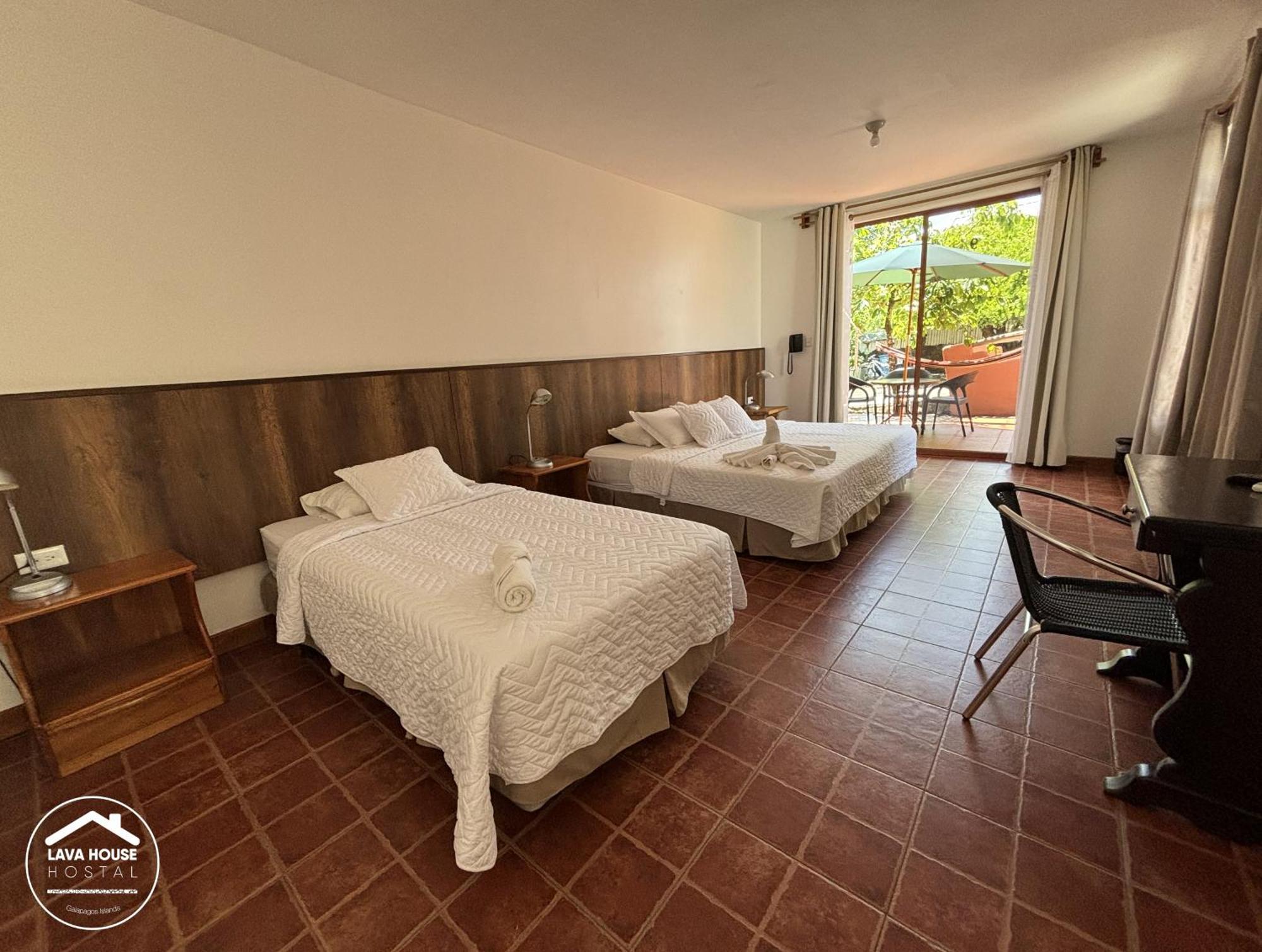 Lava House Hostal Puerto Ayora  Exteriör bild