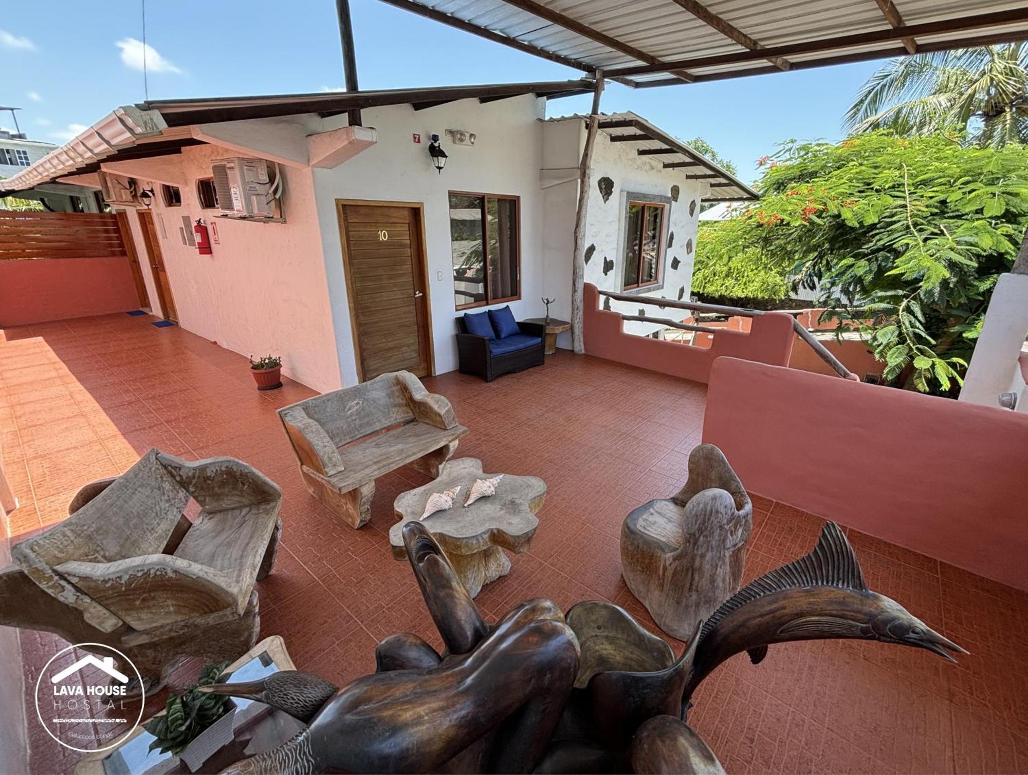Lava House Hostal Puerto Ayora  Exteriör bild