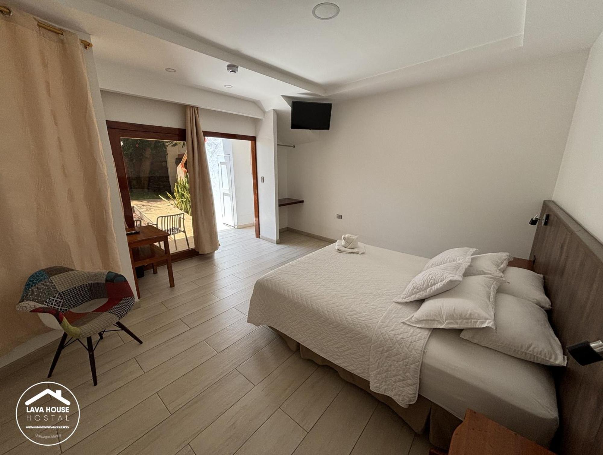 Lava House Hostal Puerto Ayora  Exteriör bild