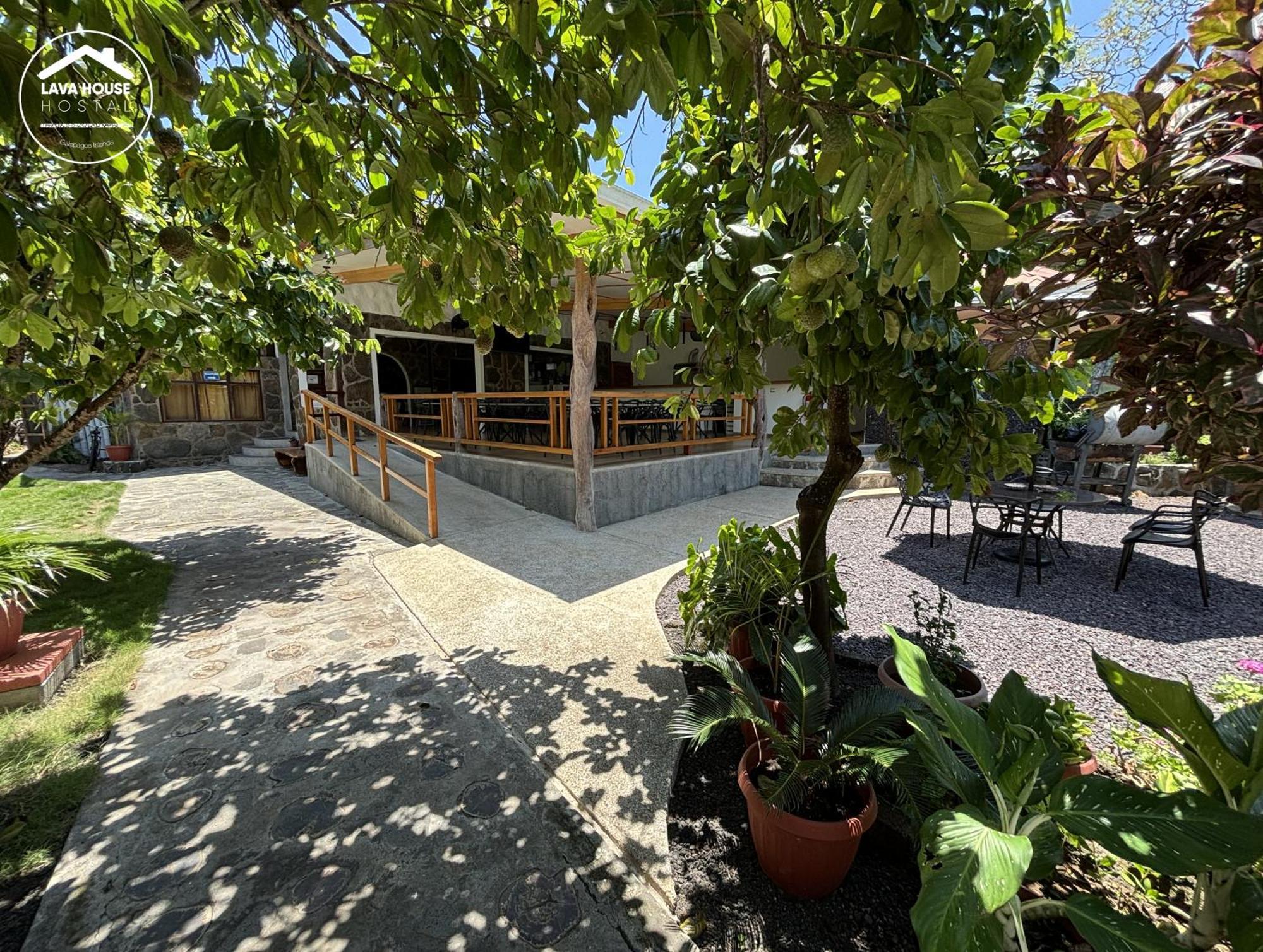 Lava House Hostal Puerto Ayora  Exteriör bild