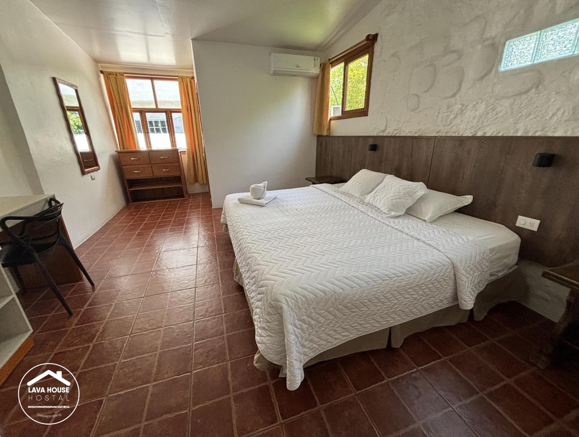 Lava House Hostal Puerto Ayora  Exteriör bild