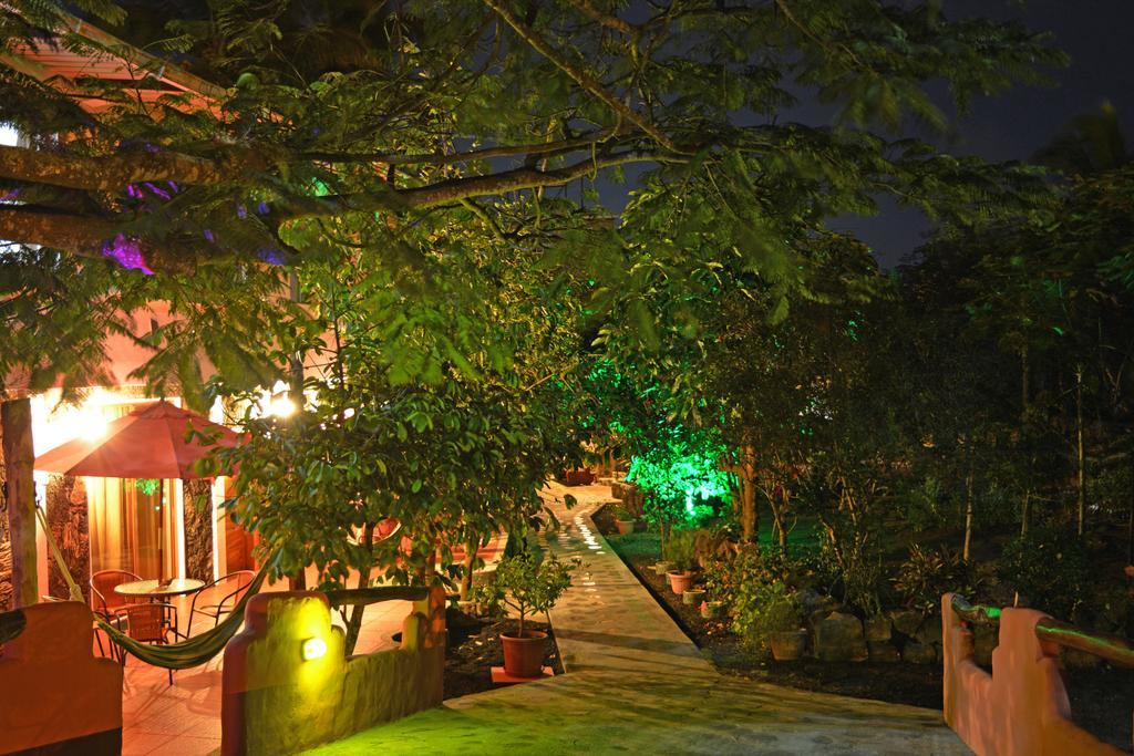 Lava House Hostal Puerto Ayora  Exteriör bild